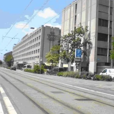 Executive Ac & Free Parking Apartment