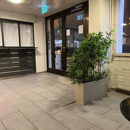 Executive Suite Ac & Free Parking Apartment *