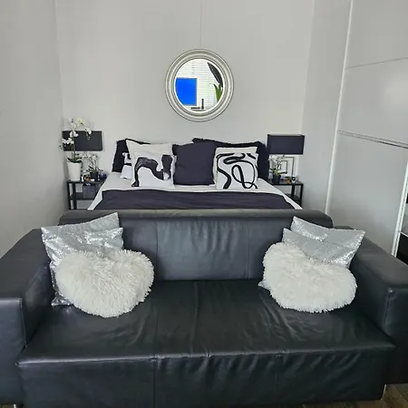 Executive Location & Fast Free Wi-fi & Ac & Parking * Curych