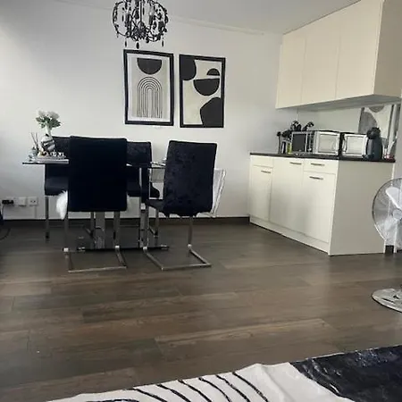 Executive Location & Fast Free Wi-fi & Ac & Parking Apartmán *